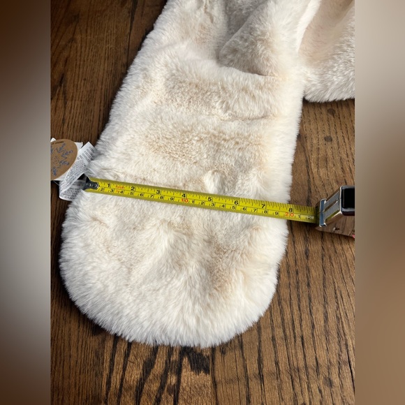 Scarf in Off White ! Super Soft!! And Long Too!! - Picture 4 of 6